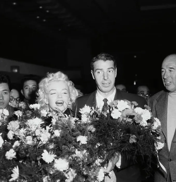Framed Print : Marilyn Monroe and Joe DiMaggio in Tokyo Framed Print : Marilyn Monroe and Joe DiMaggio in Tokyo