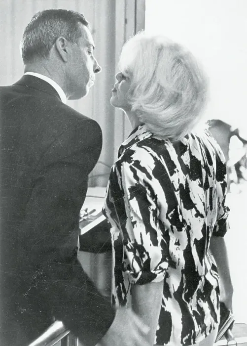 Framed Print : Marilyn Monroe Kissing Joe DiMaggio Framed Print : Marilyn Monroe Kissing Joe DiMaggio