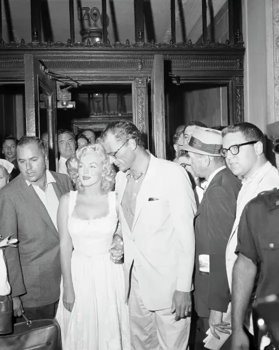 Framed Print : Marilyn Monroe Leaves the Hospital Framed Print : Marilyn Monroe Leaves the Hospital
