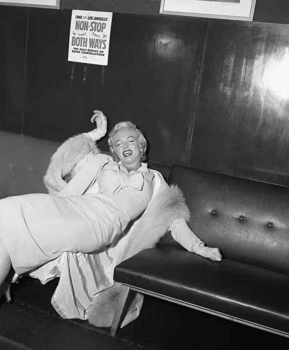 Framed Print : Marilyn Monroe Lying on Couch Framed Print : Marilyn Monroe Lying on Couch