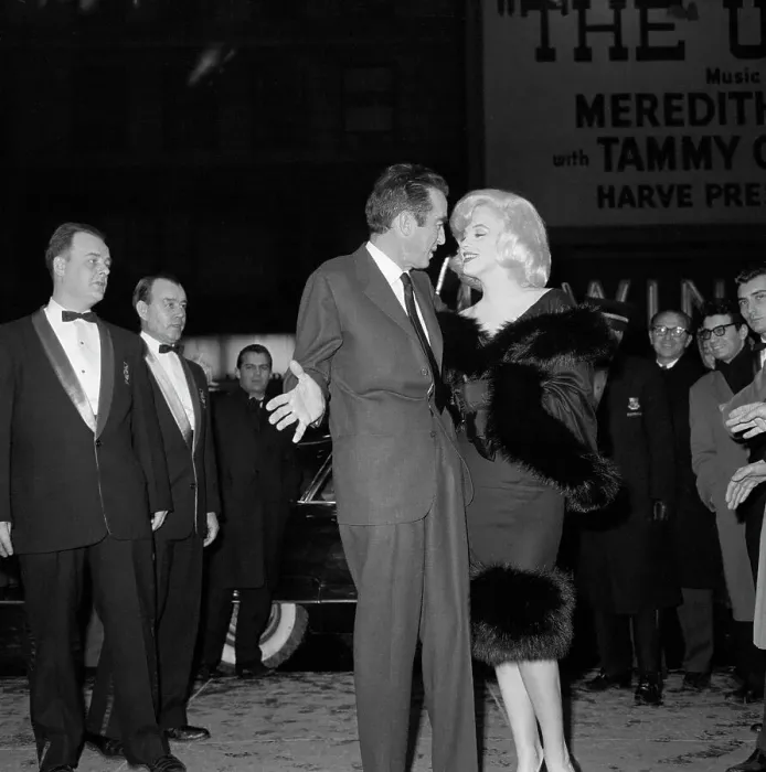 Framed Print : Marilyn Monroe And Monthomery Clift Framed Print : Marilyn Monroe And Monthomery Clift
