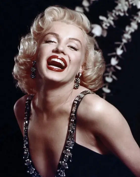 Framed Print : Marilyn Monroe Portrait Framed Print : Marilyn Monroe Portrait