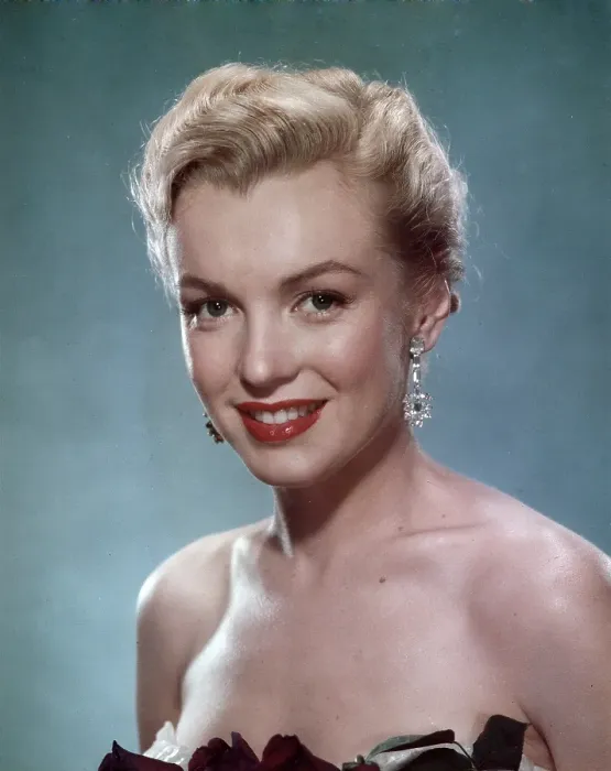 Framed Print : Marilyn Monroe Portrait Framed Print : Marilyn Monroe Portrait