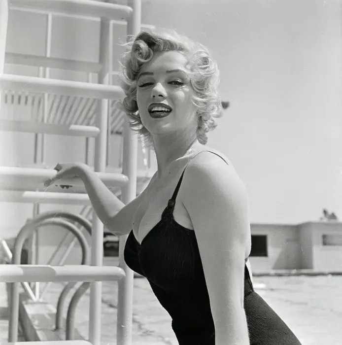 Framed Print : Marilyn Monroe Posing by Pool Framed Print : Marilyn Monroe Posing by Pool