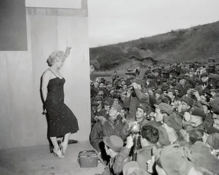 Framed Print : Marilyn Monroe Posing for Soldiers Framed Print : Marilyn Monroe Posing for Soldiers