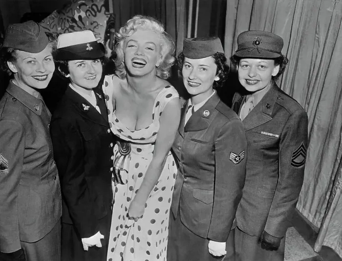 Framed Print : Marilyn Monroe Posing with Women of The Armed Forces Framed Print : Marilyn Monroe Posing with Women of The Armed Forces