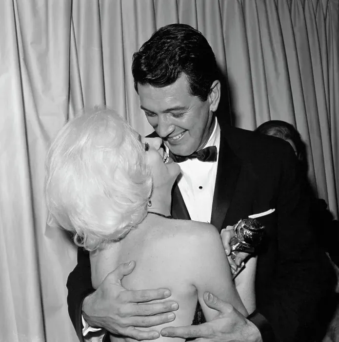 Framed Print : Marilyn Monroe with Rock Hudson Framed Print : Marilyn Monroe with Rock Hudson