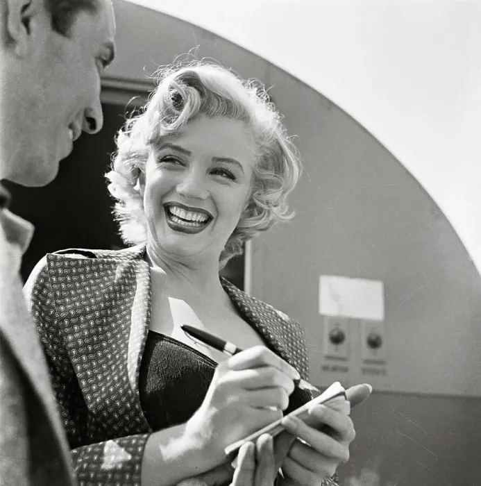 Framed Print : Marilyn Monroe Signing Autograph for Young Man Framed Print : Marilyn Monroe Signing Autograph for Young Man