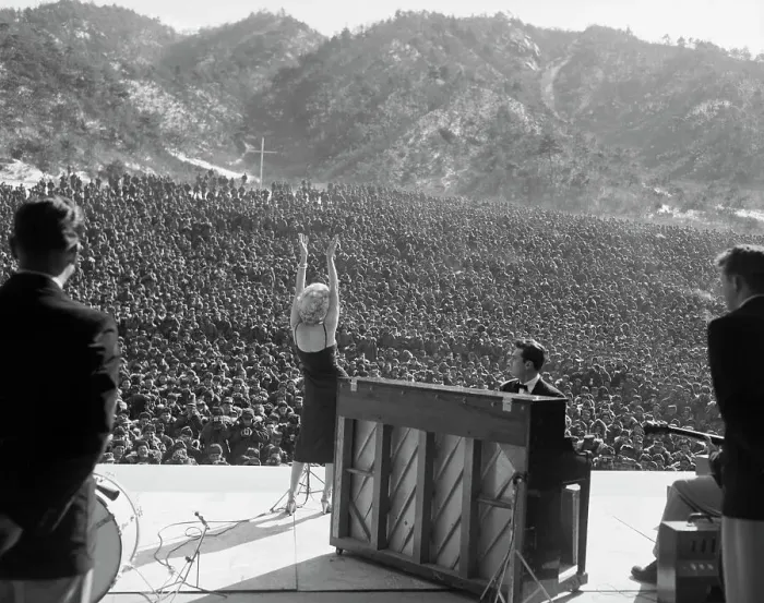 Framed Print : Marilyn Monroe Sings to Soldiers in Korea Framed Print : Marilyn Monroe Sings to Soldiers in Korea