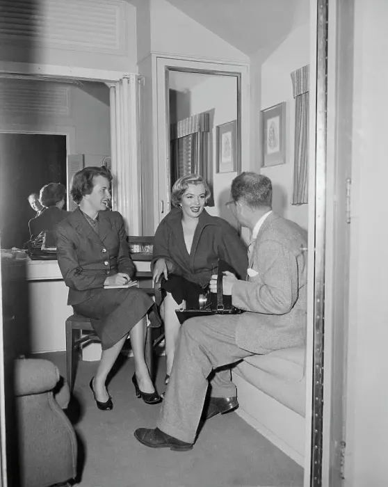 Framed Print : Marilyn Monroe Sitting in Dressing Room Framed Print : Marilyn Monroe Sitting in Dressing Room