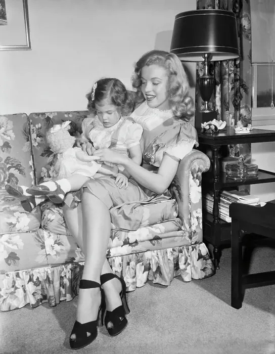Framed Print : Marilyn Monroe Sitting and Holding Baby During Job Framed Print : Marilyn Monroe Sitting and Holding Baby During Job