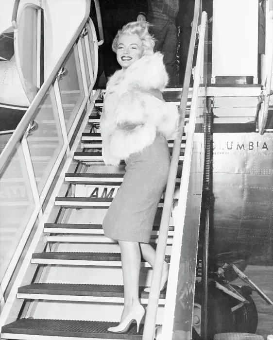 Framed Print : Marilyn Monroe Smiling Framed Print : Marilyn Monroe Smiling