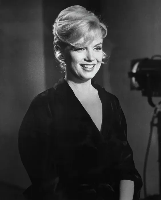 Framed Print : Marilyn Monroe Smiling for The Camera Framed Print : Marilyn Monroe Smiling for The Camera