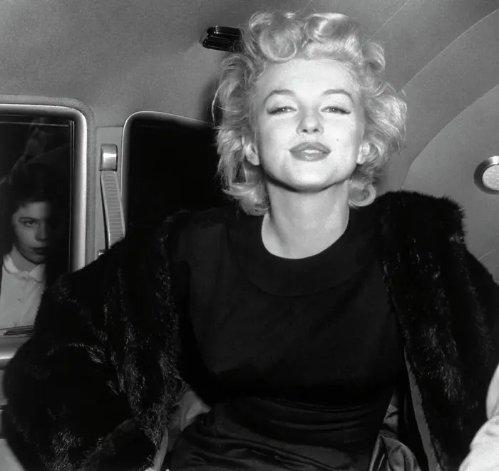 Framed Print : Marilyn Monroe Smiling in Car Framed Print : Marilyn Monroe Smiling in Car