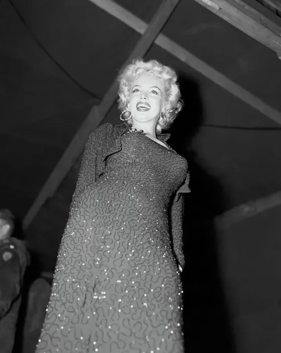 Framed Print : Marilyn Monroe on Stage