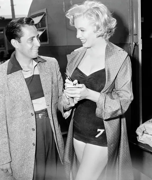 Marilyn Monroe Signing Autograph Print. Art Prints, Posters