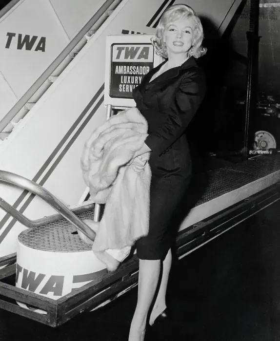 Framed Print : Marilyn Monroe at TWA Terminal Framed Print : Marilyn Monroe at TWA Terminal