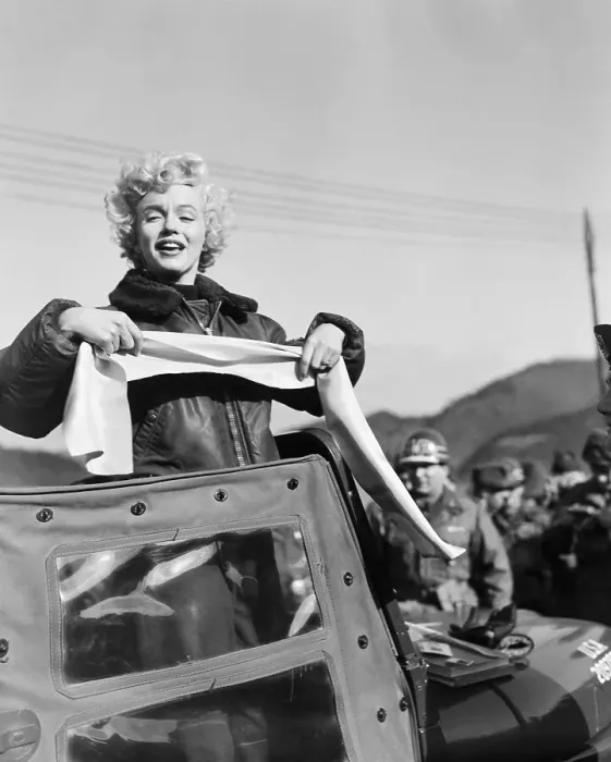 Framed Print : Marilyn Monroe Visiting Serviceman Framed Print : Marilyn Monroe Visiting Serviceman