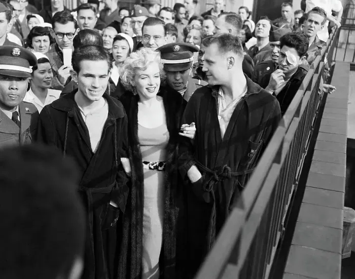 Framed Print : Marilyn Monroe Visiting Wounded Soldiers Framed Print : Marilyn Monroe Visiting Wounded Soldiers