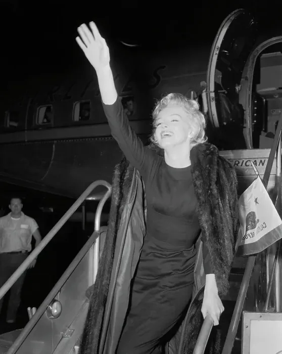 Framed Print : Marilyn Monroe Walking Leaving Airplane and Waving Framed Print : Marilyn Monroe Walking Leaving Airplane and Waving