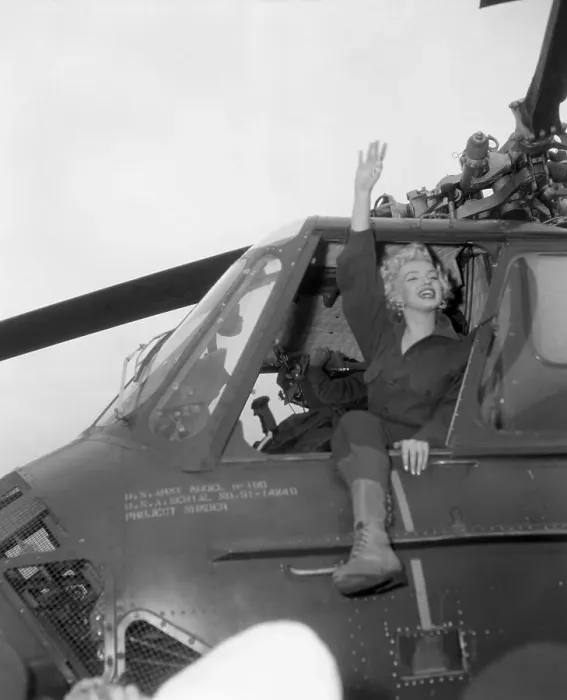 Framed Print : Marilyn Monroe Waves to GI's from Copter Framed Print : Marilyn Monroe Waves to GI's from Copter