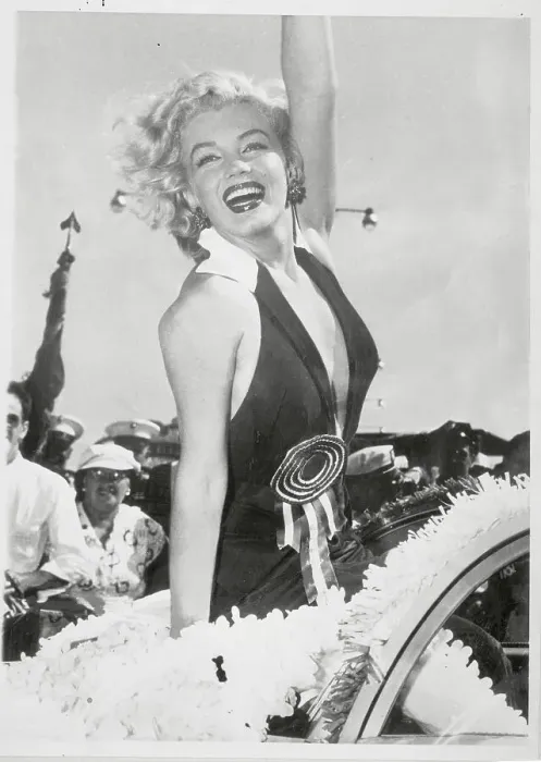 Framed Print : Marilyn Monroe Waving as Grand Marshal of Miss America Pageant Framed Print : Marilyn Monroe Waving as Grand Marshal of Miss America Pageant