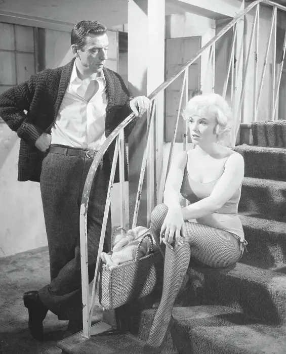 Framed Print : Marilyn Monroe and Yves Montand in Let's Make Love Framed Print : Marilyn Monroe and Yves Montand in Let's Make Love
