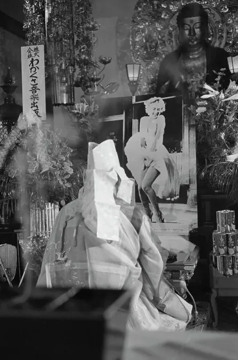 Framed Print : Marilyn Monroe's Picture in Front of a Buddhist Statue Framed Print : Marilyn Monroe's Picture in Front of a Buddhist Statue