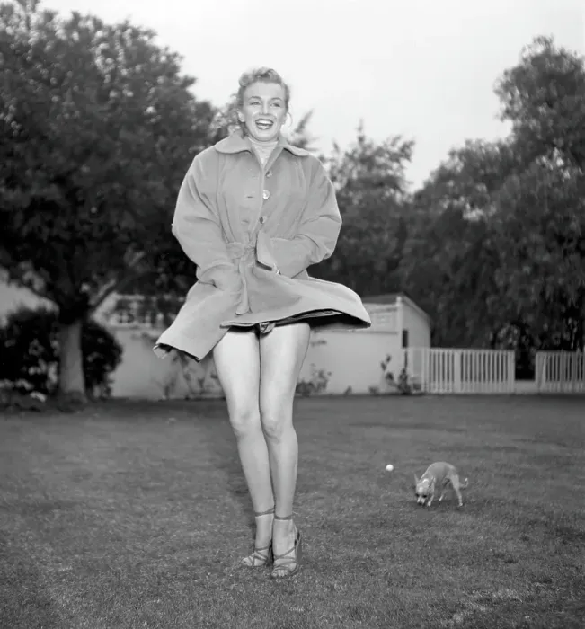 Framed Print : Marilyn Photo Session In Beverly Hills Framed Print : Marilyn Photo Session In Beverly Hills