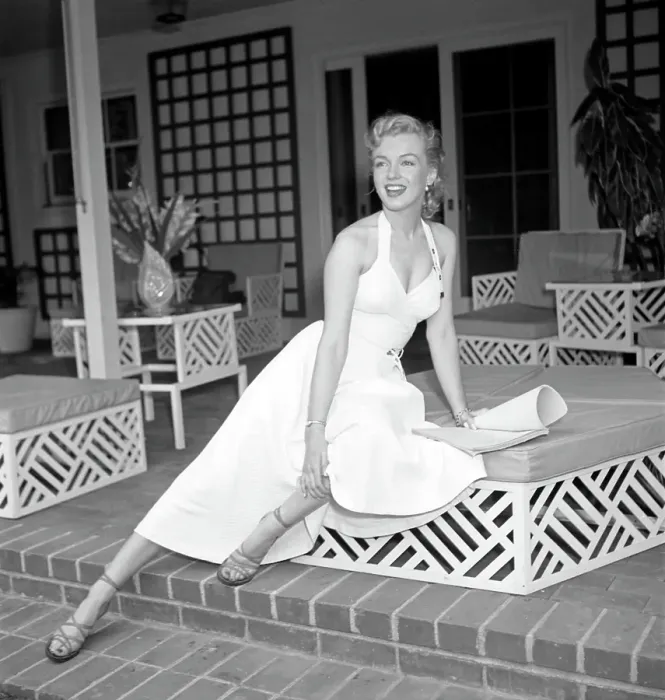 Framed Print : Marilyn Photo Session In Beverly Hills Framed Print : Marilyn Photo Session In Beverly Hills