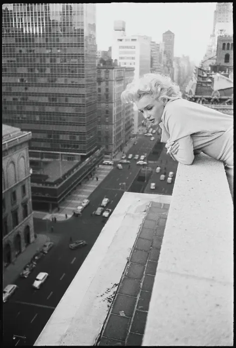 Framed Print : Marilyn On The Roof Framed Print : Marilyn On The Roof