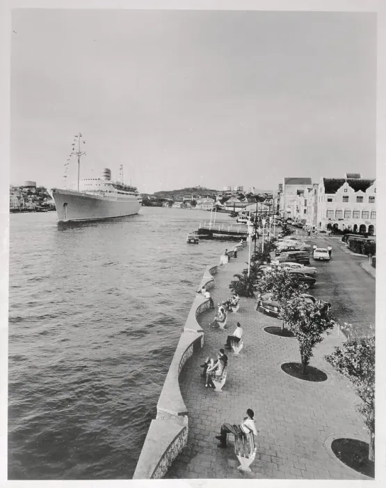 Framed Print : Marine Drive in Bombay Framed Print : Marine Drive in Bombay
