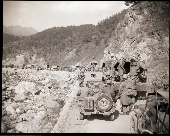 Framed Print : US Marines En Route to the Chosin Reservoir Framed Print : US Marines En Route to the Chosin Reservoir