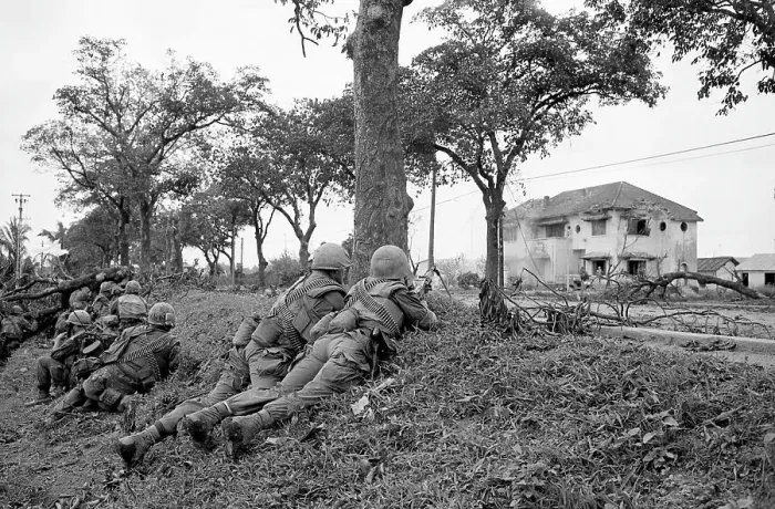 Framed Print : US Marines Move Against Viet Cong Near Hue 1968 Framed Print : US Marines Move Against Viet Cong Near Hue 1968