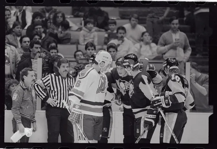 Framed Print : Mario Lemieux Needing a Helping Hand Framed Print : Mario Lemieux Needing a Helping Hand