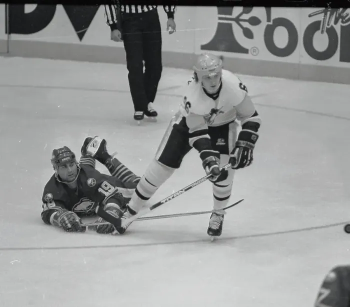 Framed Print : Mario Lemieux Sliding on The Ice