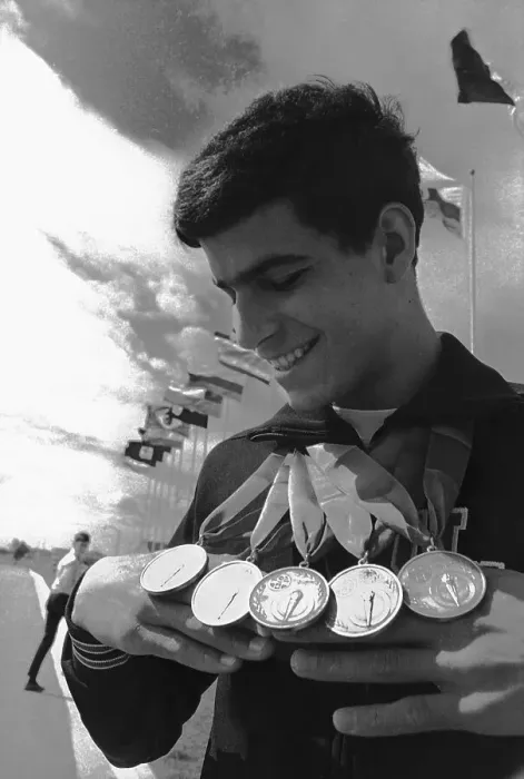 Framed Print : Mark Spitz Holding Five Gold Medals Framed Print : Mark Spitz Holding Five Gold Medals