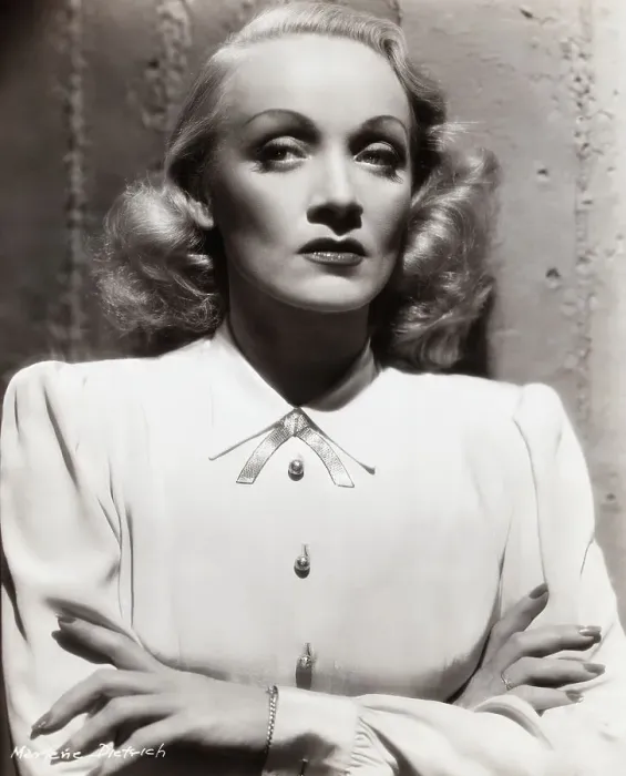 Framed Print : Marlene Dietrich Framed Print : Marlene Dietrich