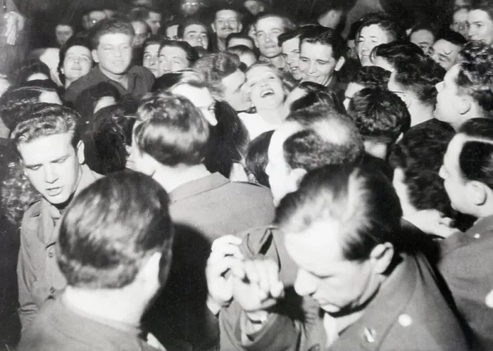 Framed Print : Marlene Dietrich Laughs in Crowd Of GIs Framed Print : Marlene Dietrich Laughs in Crowd Of GIs