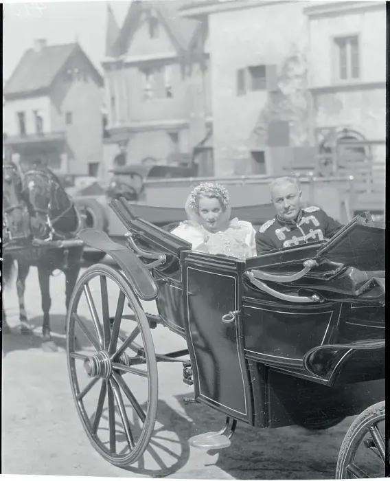 Framed Print : Marlene Dietrich and Lionel Atwill in Carriage During Moviemaking Framed Print : Marlene Dietrich and Lionel Atwill in Carriage During Moviemaking
