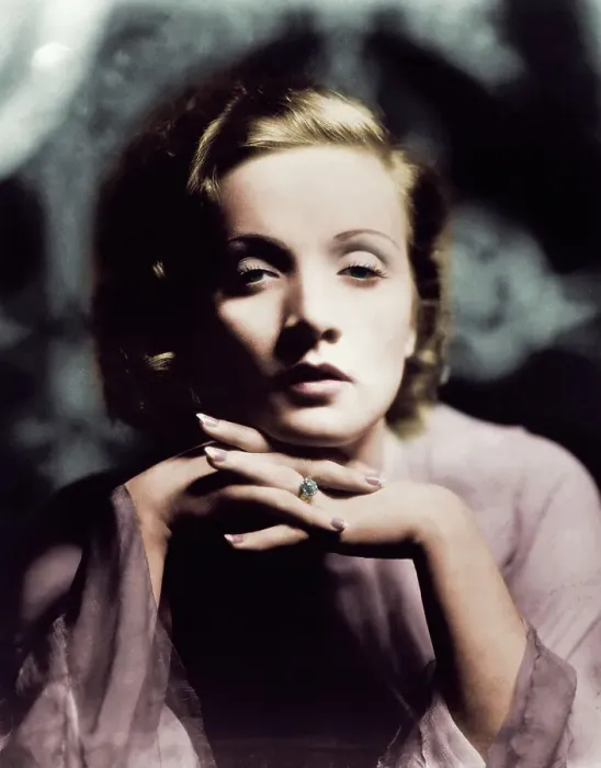 Framed Print : Marlene Dietrich Portrait Framed Print : Marlene Dietrich Portrait