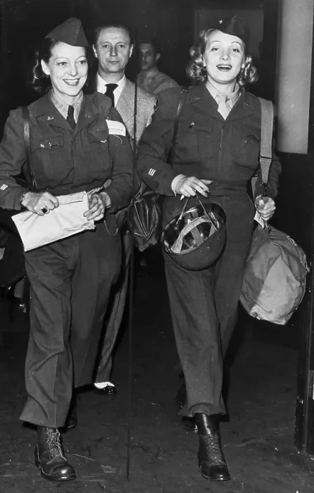 Framed Print : Marlene Dietrich Returns From USO Tour Framed Print : Marlene Dietrich Returns From USO Tour