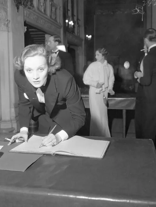 Framed Print : Marlene Dietrich Signing Register Framed Print : Marlene Dietrich Signing Register