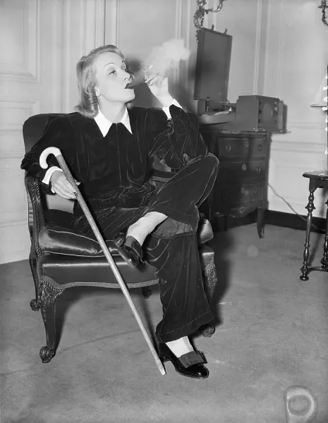 marlene dietrich cigarette holder Prints of Marlene Dietrich Smoking