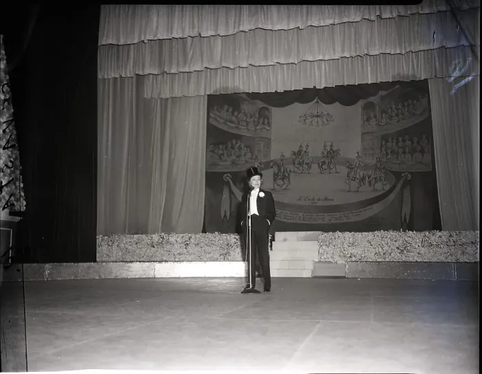 Framed Print : Marlene Dietrich On Stage In Tuxedo Framed Print : Marlene Dietrich On Stage In Tuxedo