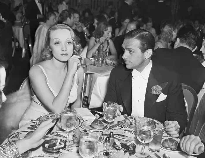 Framed Print : Marlene Dietrich at Table with Douglas Fairbanks Framed Print : Marlene Dietrich at Table with Douglas Fairbanks
