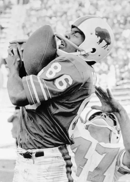 Framed Print : Marlin Briscoe Catching A Strong Pass Framed Print : Marlin Briscoe Catching A Strong Pass