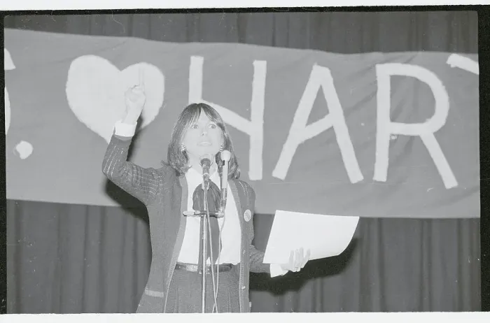 Framed Print : Marlo Thomas Gesturing and Speaking at Political Fundraiser Framed Print : Marlo Thomas Gesturing and Speaking at Political Fundraiser