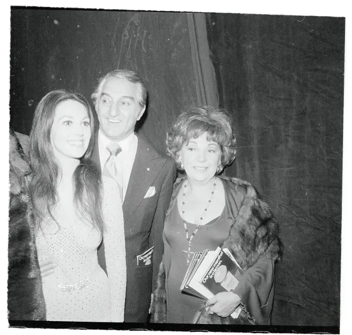 Framed Print : Marlo Thomas Posing with Parents Framed Print : Marlo Thomas Posing with Parents