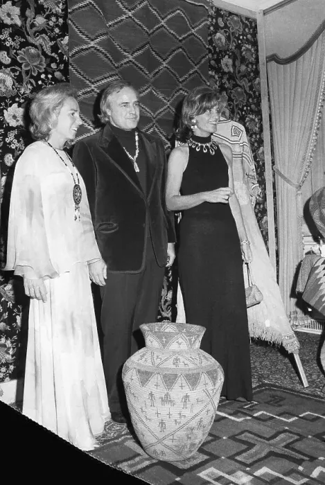 Framed Print : Marlon Brando with Kennedy Women Framed Print : Marlon Brando with Kennedy Women